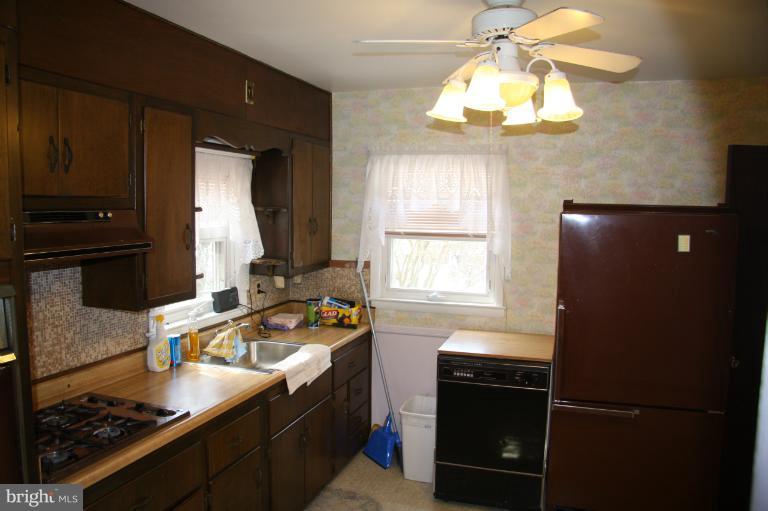 8021 Neighbors Avenue Rosedale, MD 21237 - Photo 3 of 13 Kitchen