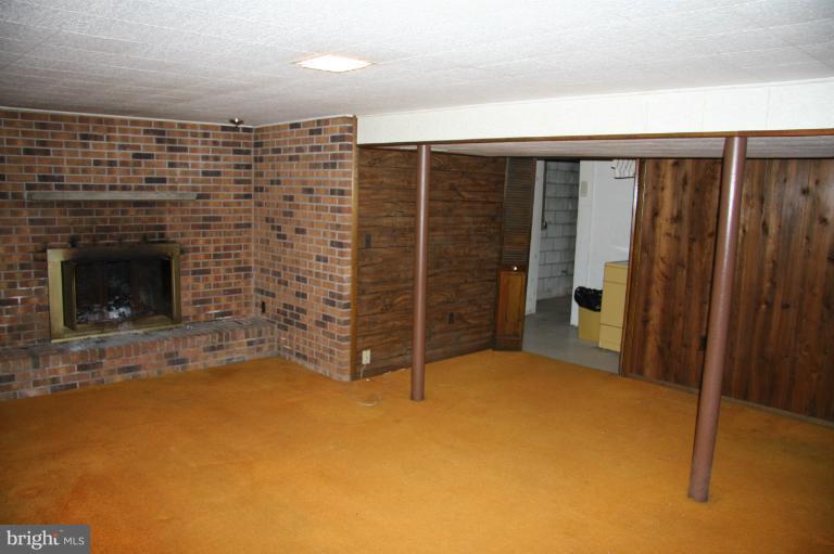 8021 Neighbors Avenue Rosedale, MD 21237 - Photo 6 of 13 Family Room