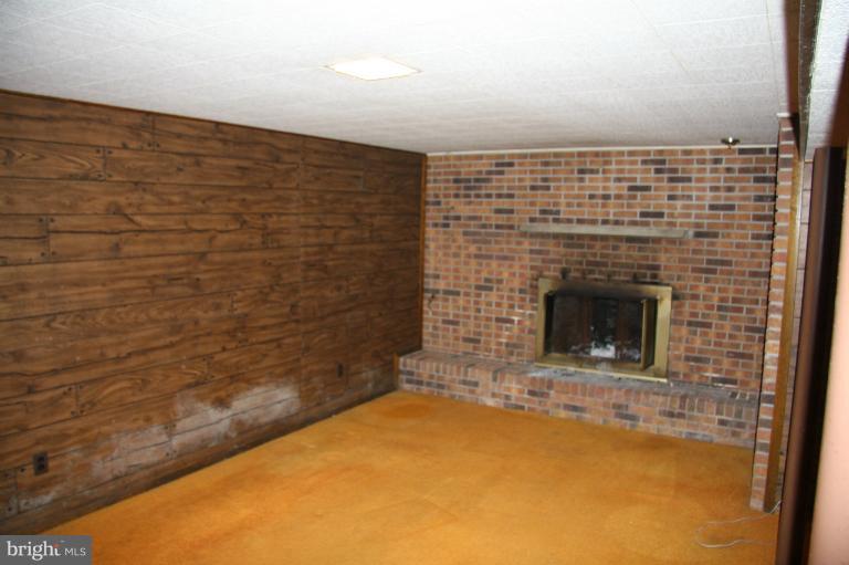8021 Neighbors Avenue Rosedale, MD 21237 - Photo 10 of 13 Family Room