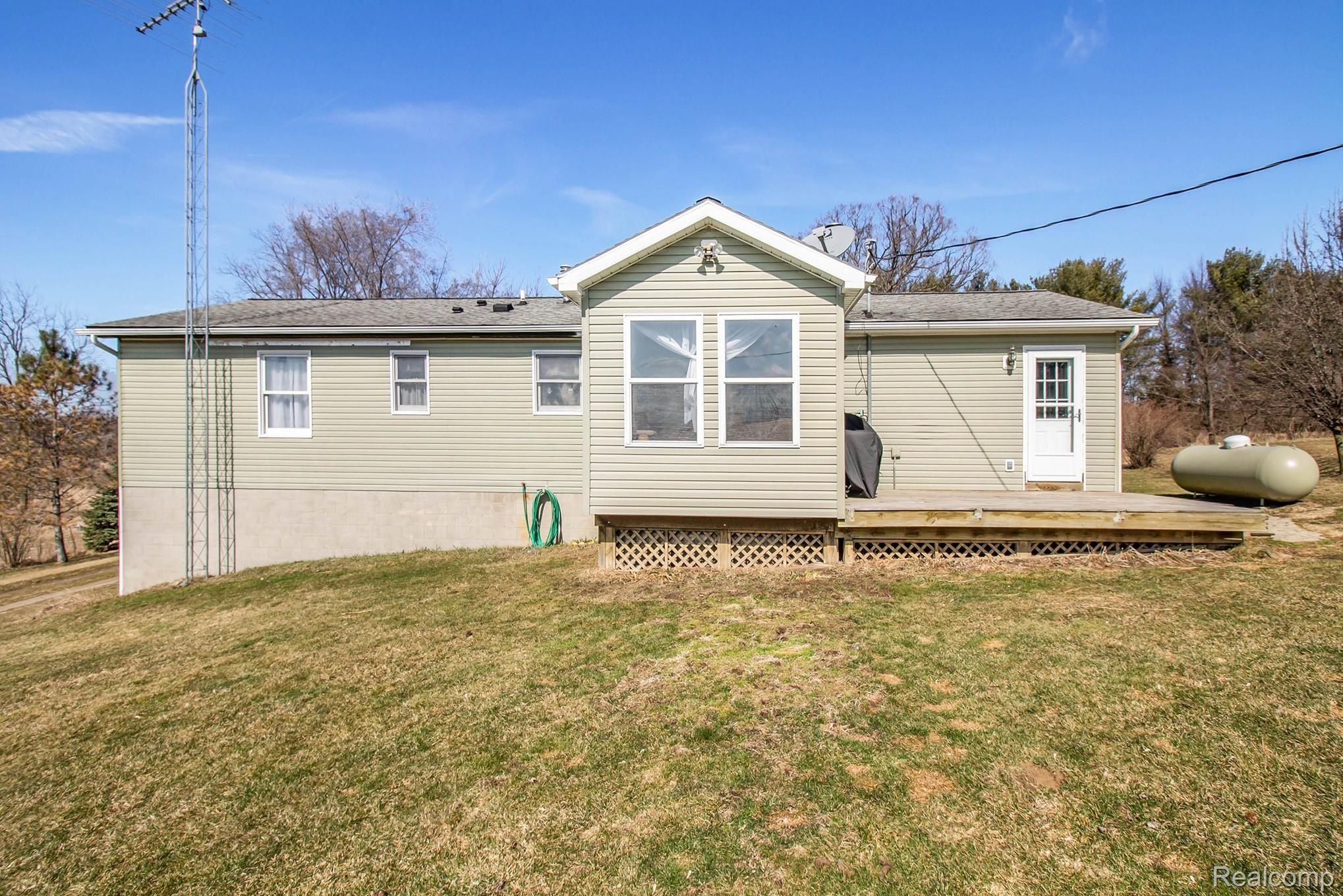 10675 Bell Oak Road Fowlerville, MI 48836 - Photo 20 of 39 South Exterior