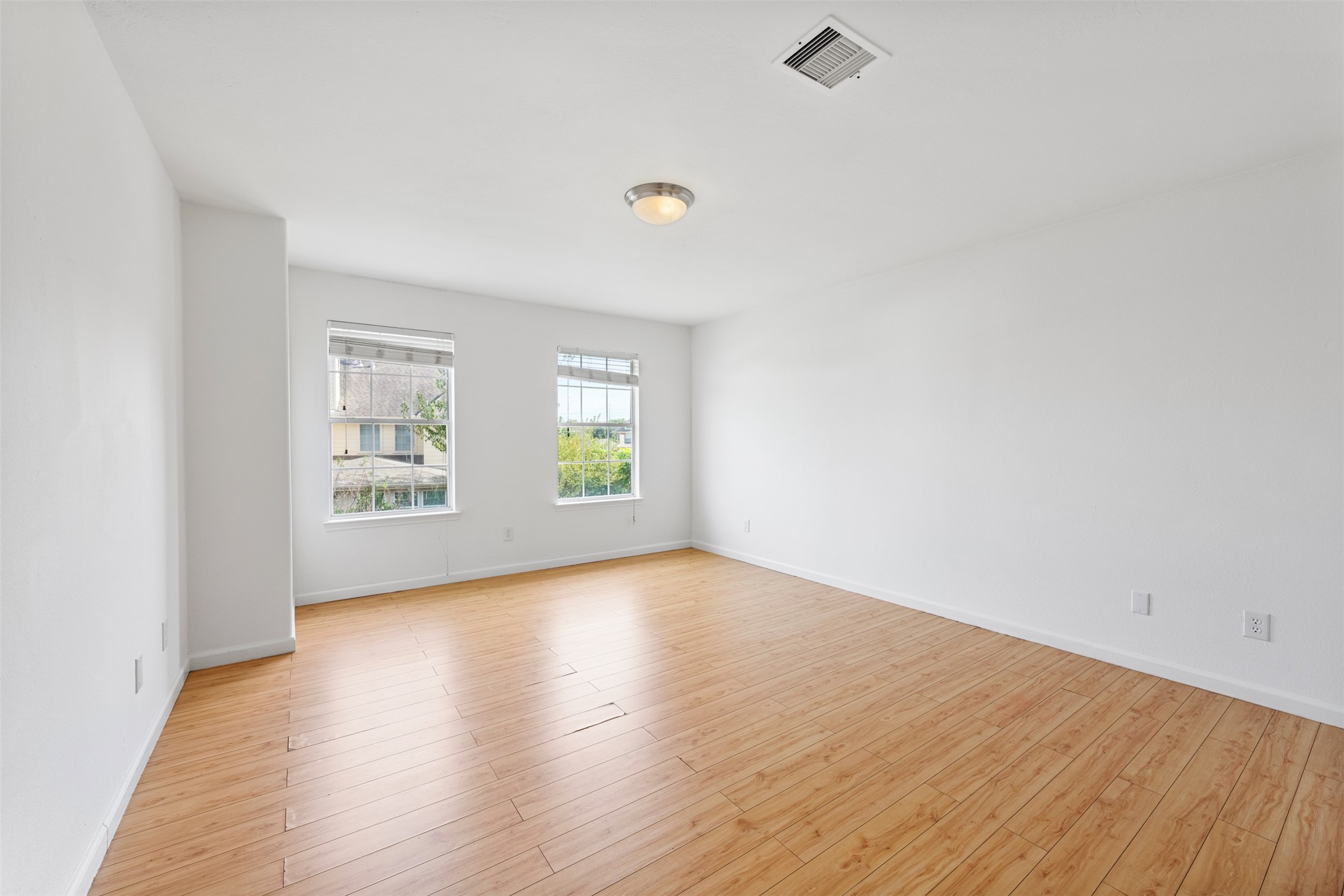 6806 Stableton Lane Houston, TX 77049 - Photo 32 of 50 an empty room with wooden floor and windows