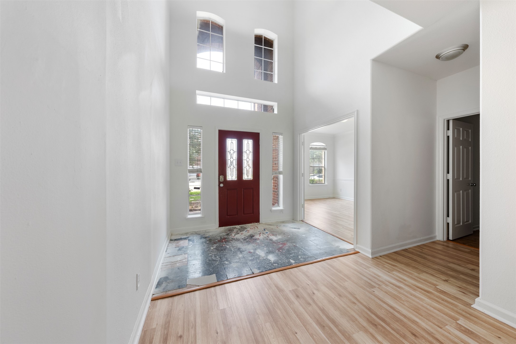 6806 Stableton Lane Houston, TX 77049 - Photo 38 of 50 a view of a hallway with wooden floor and a living room