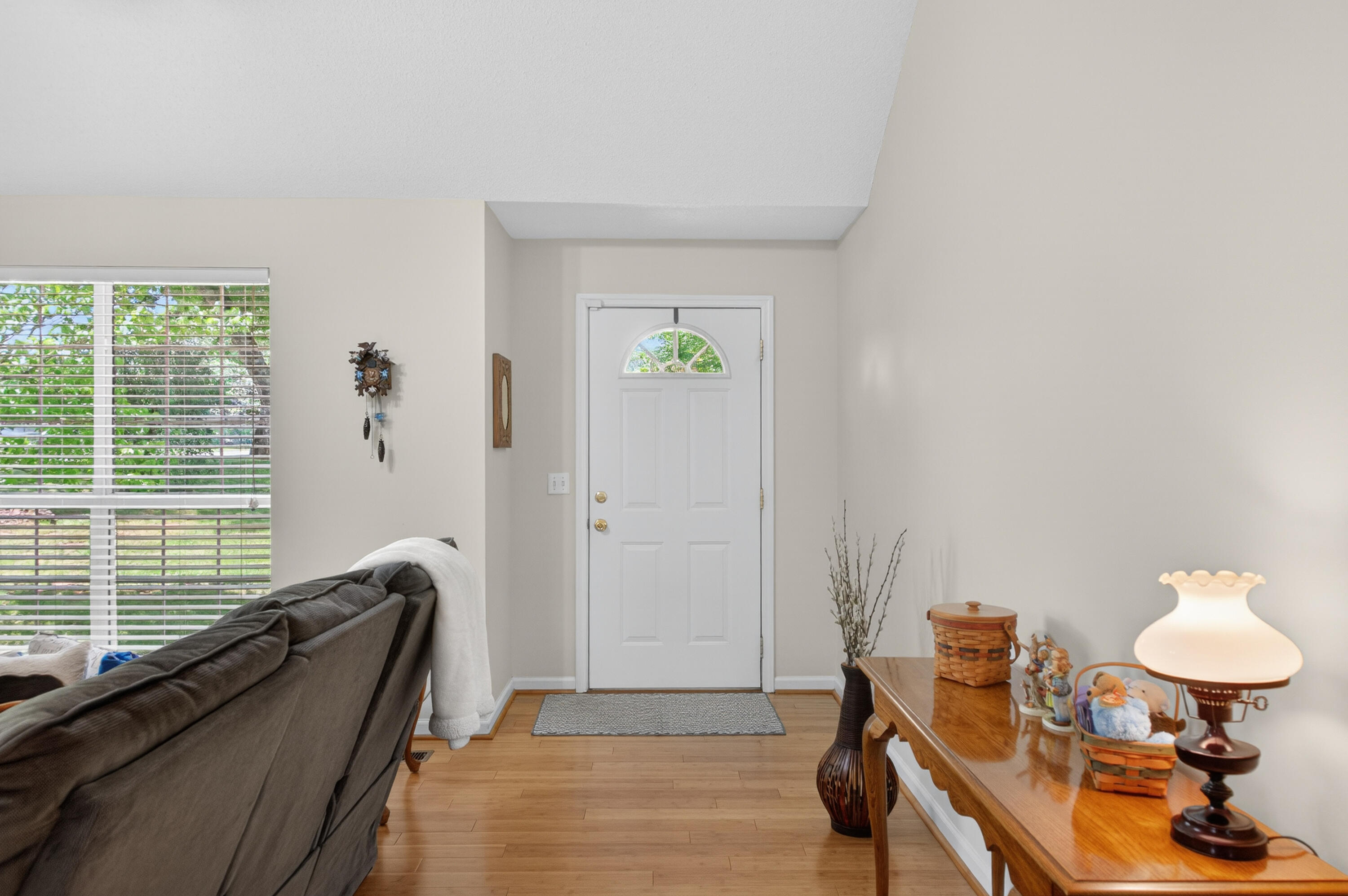 5696 Edgmon Road Ooltewah, TN 37363 - Photo 10 of 39 Welcoming entryway!