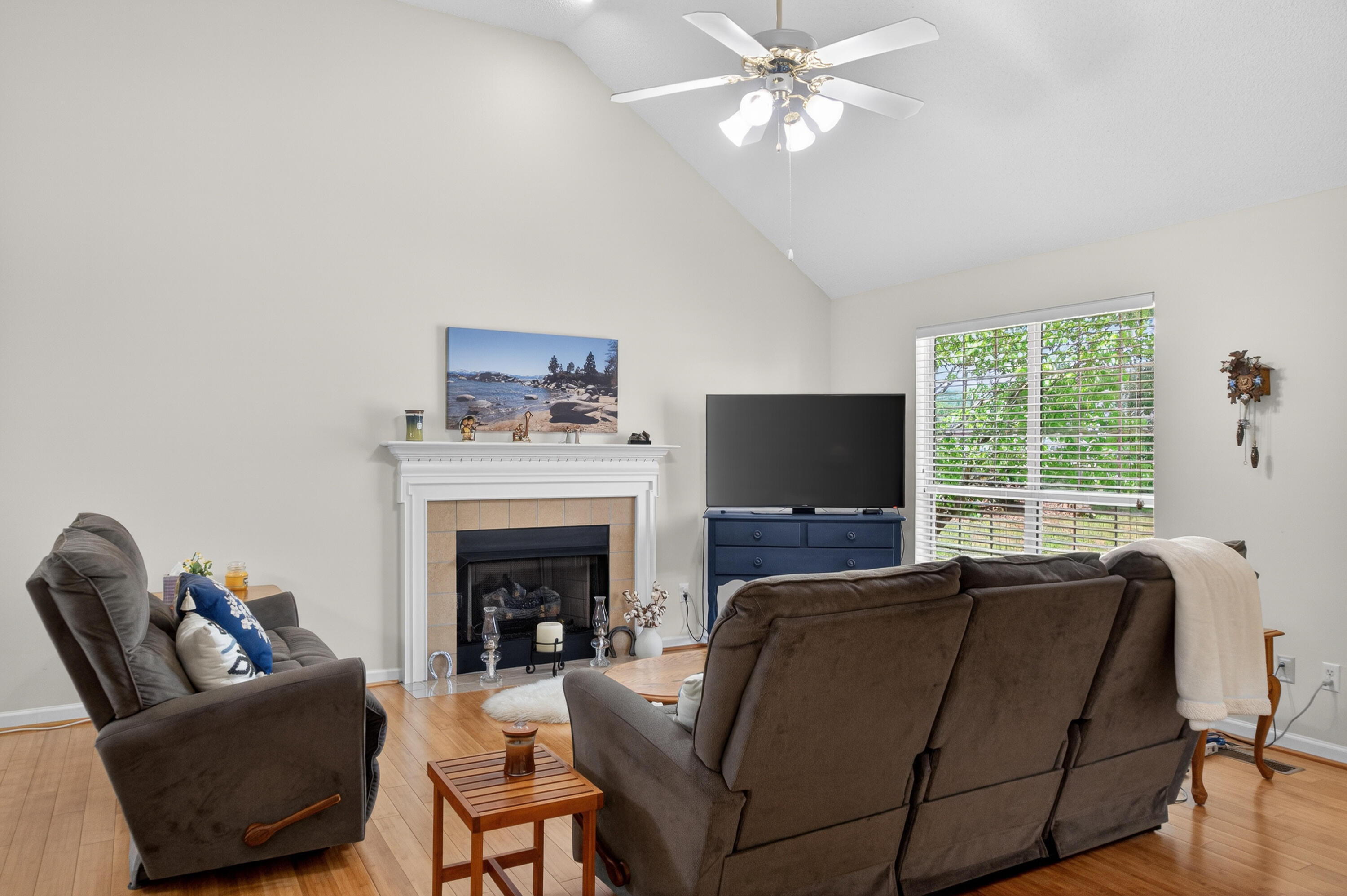 5696 Edgmon Road Ooltewah, TN 37363 - Photo 12 of 39 Living room