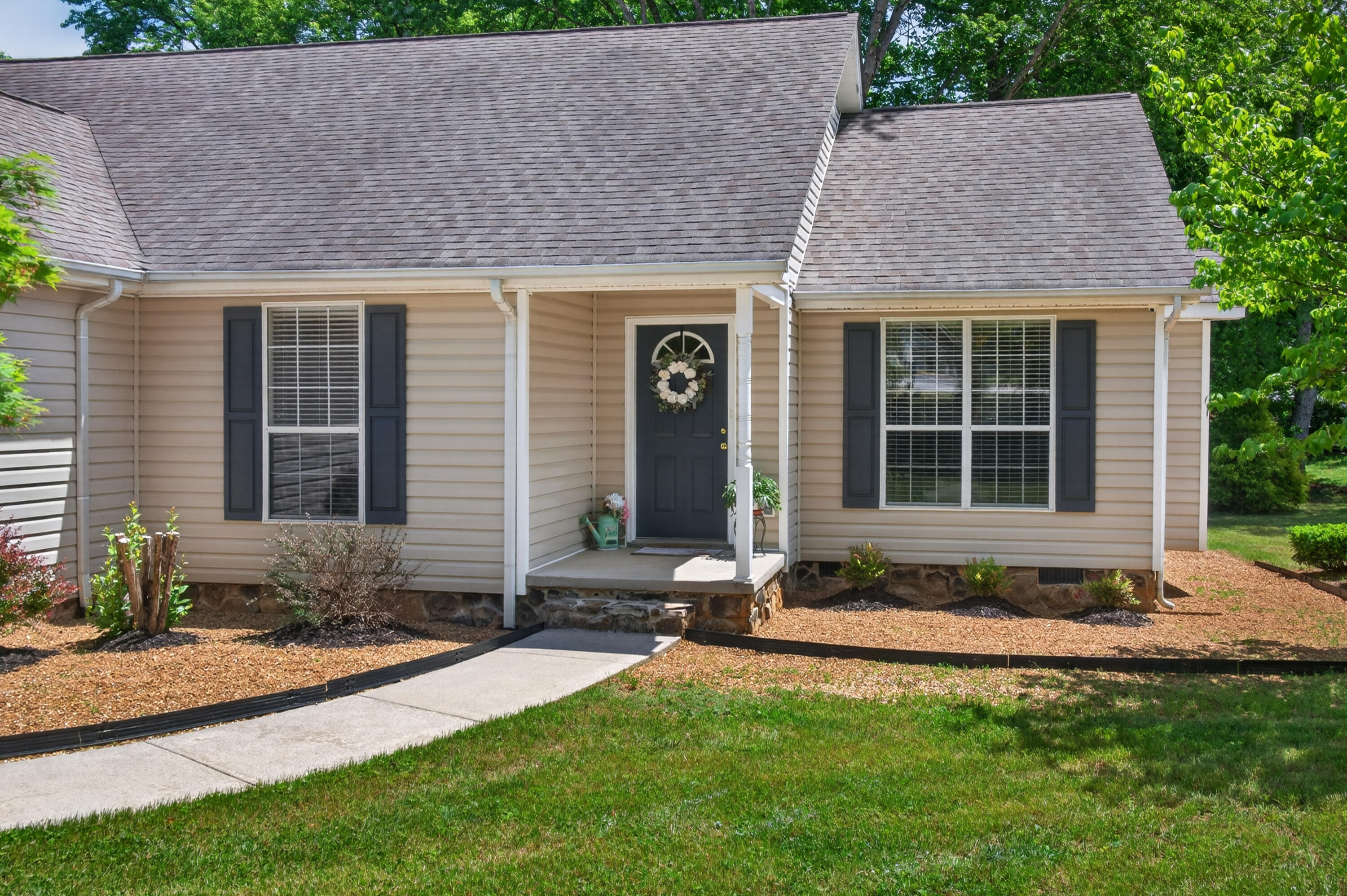 5696 Edgmon Road Ooltewah, TN 37363 - Photo 2 of 39 One level living at its best!