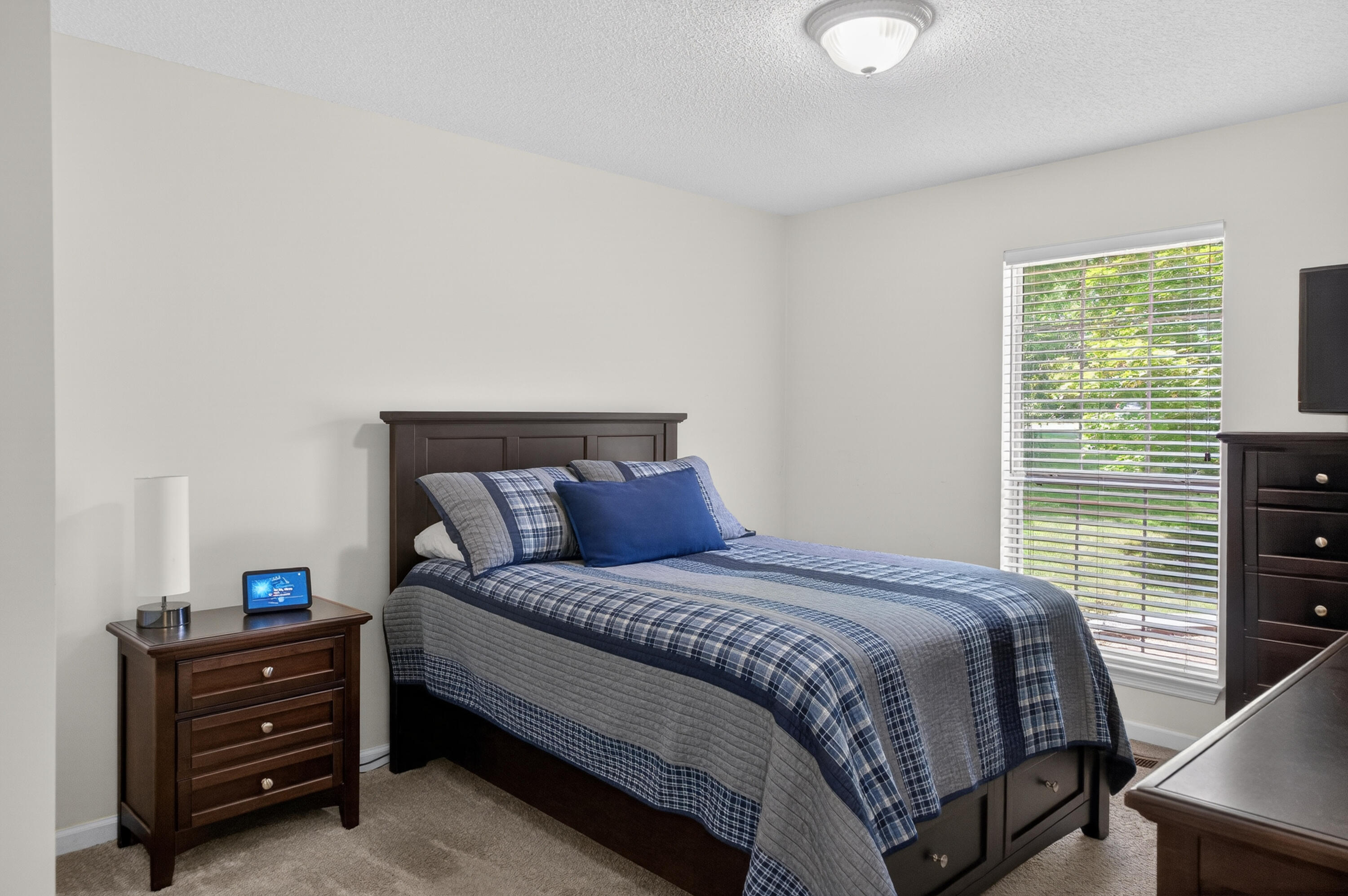 5696 Edgmon Road Ooltewah, TN 37363 - Photo 23 of 39 Guest bedroom