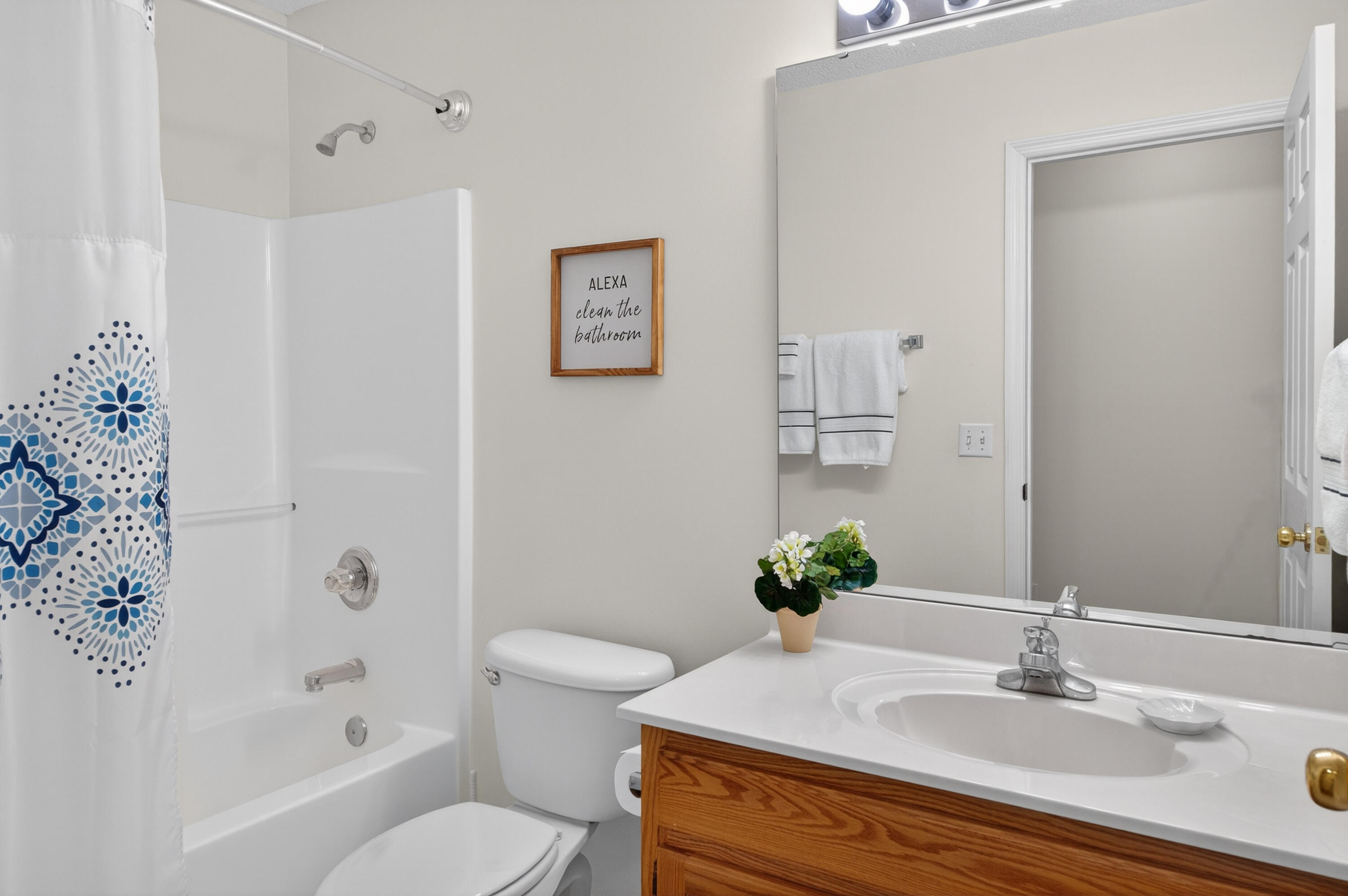 5696 Edgmon Road Ooltewah, TN 37363 - Photo 26 of 39 Guest bathroom