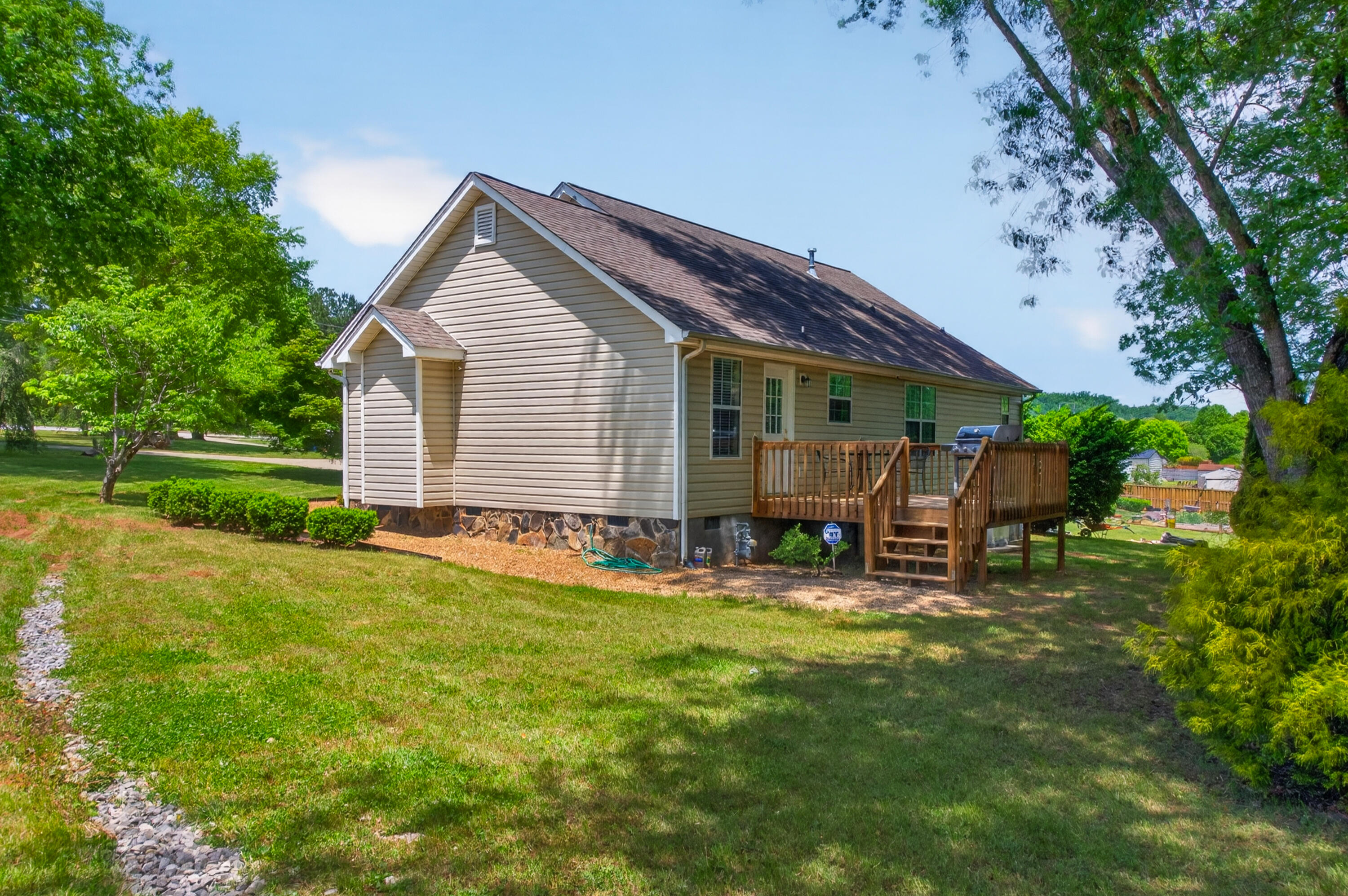 5696 Edgmon Road Ooltewah, TN 37363 - Photo 35 of 39 Side view