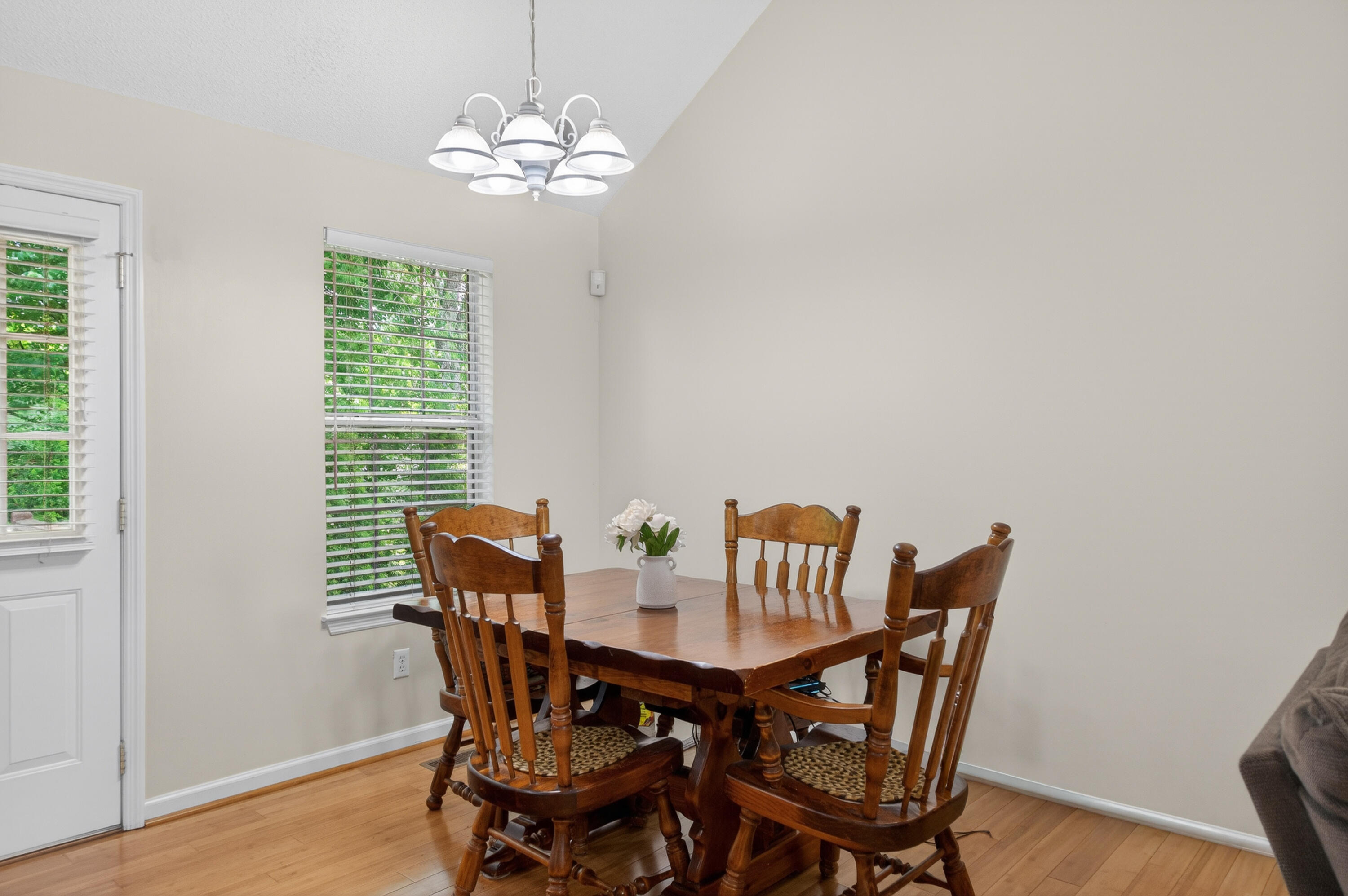 5696 Edgmon Road Ooltewah, TN 37363 - Photo 9 of 39 So much natural light!