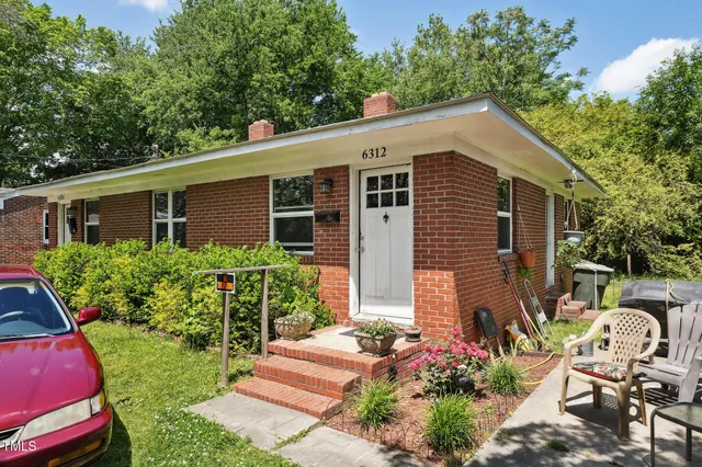 a view of a backyard with sitting area