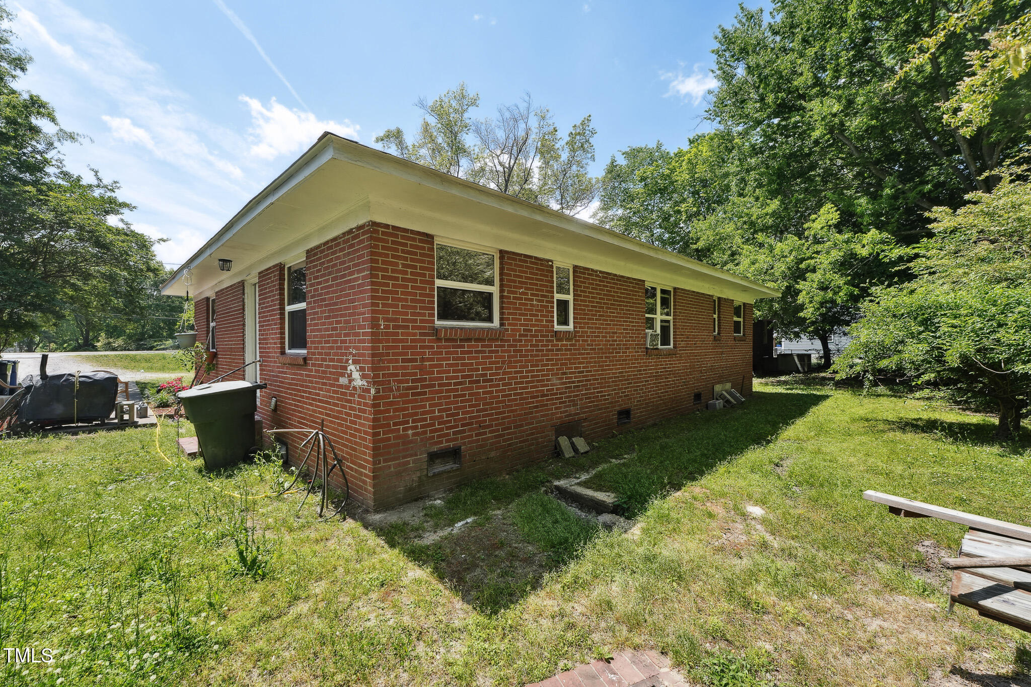 6316 Ward Boulevard Wilson, NC 27893 - Photo 35 of 36 a backyard of a house with plants and tree