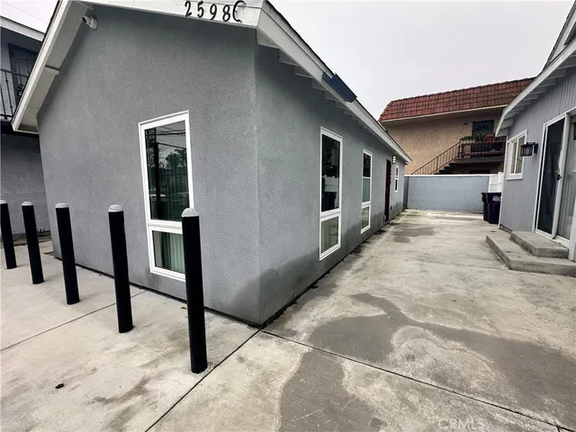 a view of a house with porch