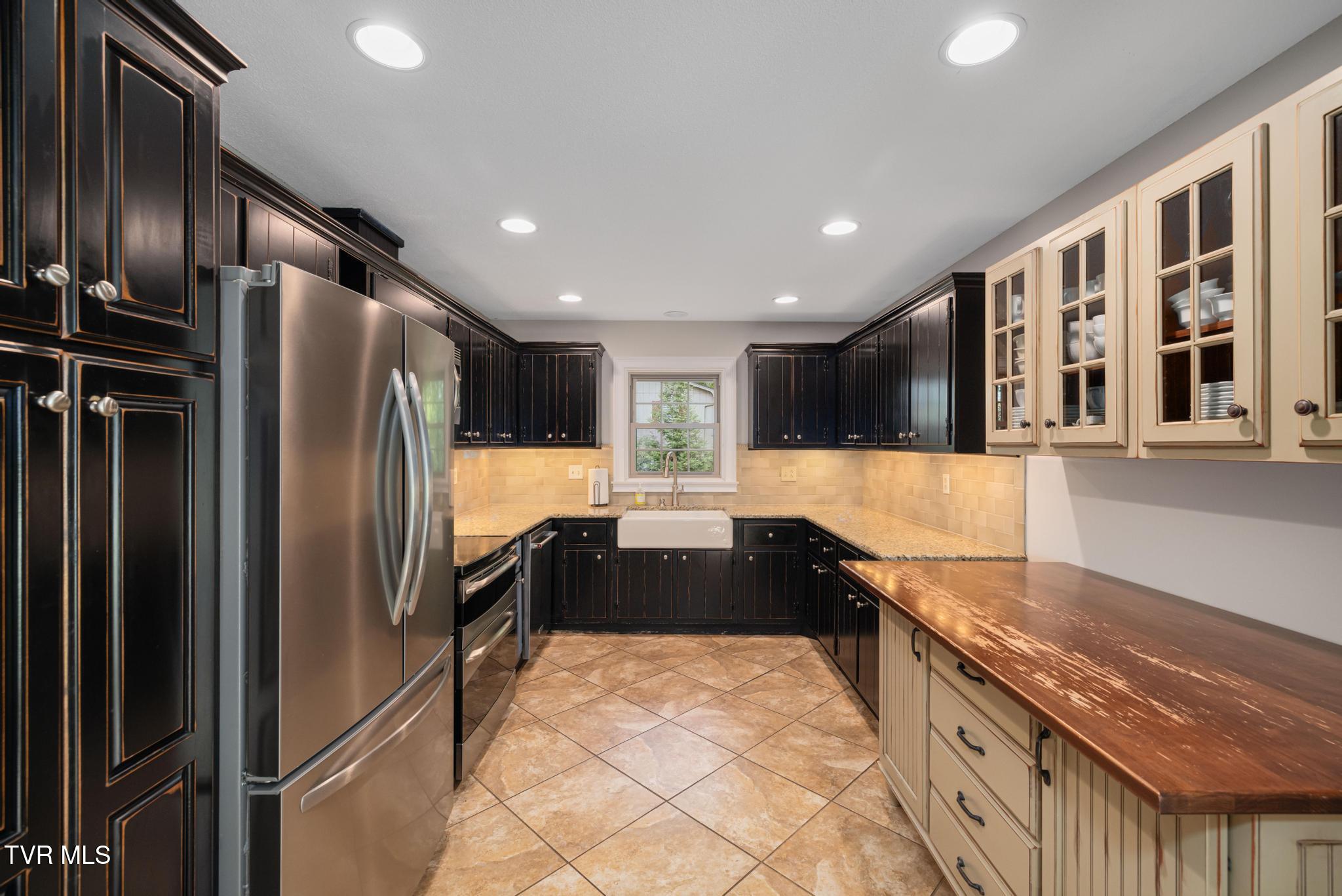 1006 Friar Tuck Road Johnson City, TN 37604 - Photo 34 of 57 Kitchen