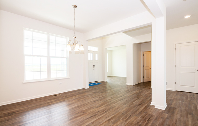 3643 Emerald Road Elgin, IL 60124 - Photo 3 of 38