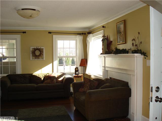 899 Robert Beck Road Lexington, NC 27292 - Photo 6 of 16 Living Room.