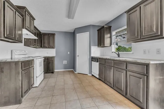 $1,900 | 901 Greenbend Drive, Denton, TX 76210