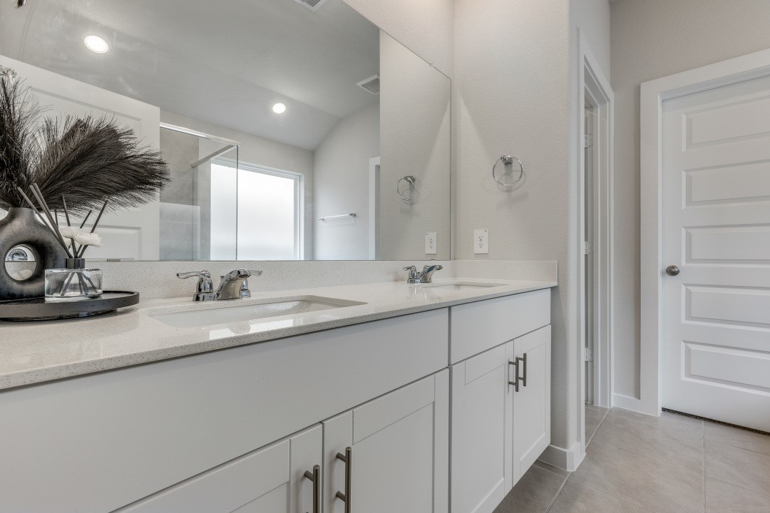 1318 Cascade Hls Drive Rosharon, TX 77583 - Photo 15 of 25 a bathroom with a double vanity sink and a mirror