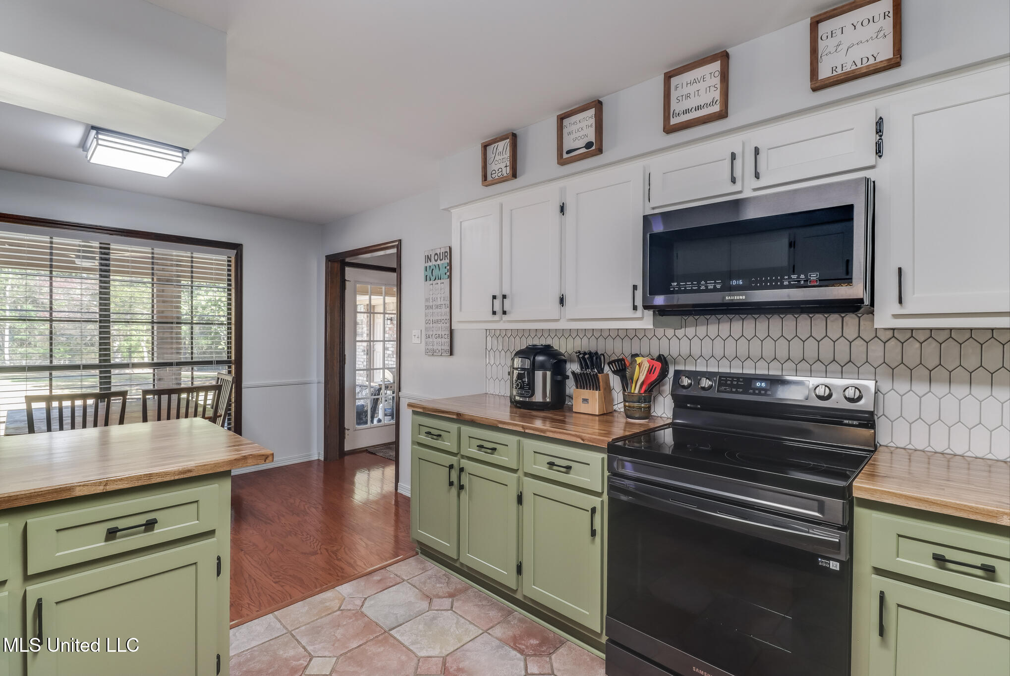 13682 John Clark Road Gulfport, MS 39503 - Photo 4 of 37 Kitchen