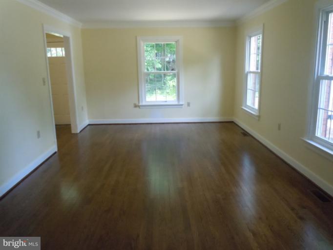 201 Deacon Road Fredericksburg, VA 22405 - Photo 18 of 30 Living Room