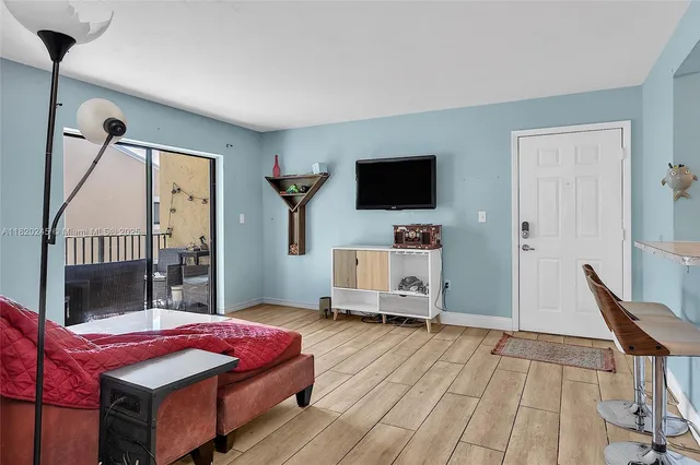 $264,000 | 251 Palm Circle West, Unit 207, Pembroke Pines, FL 33025