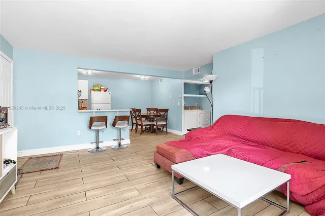 $264,000 | 251 Palm Circle West, Unit 207, Pembroke Pines, FL 33025