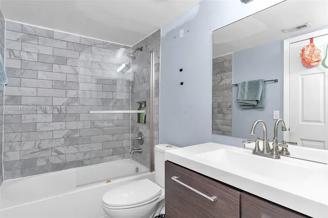 $264,000 | 251 Palm Circle West, Unit 207, Pembroke Pines, FL 33025