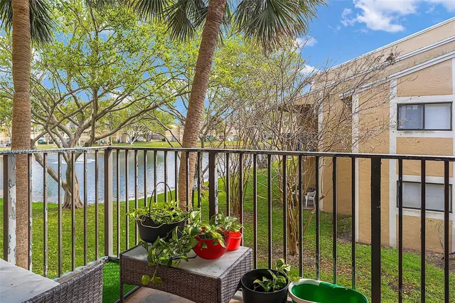 $264,000 | 251 Palm Circle West, Unit 207, Pembroke Pines, FL 33025