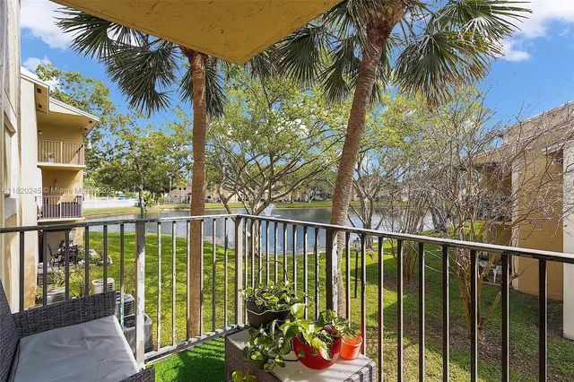 $264,000 | 251 Palm Circle West, Unit 207, Pembroke Pines, FL 33025