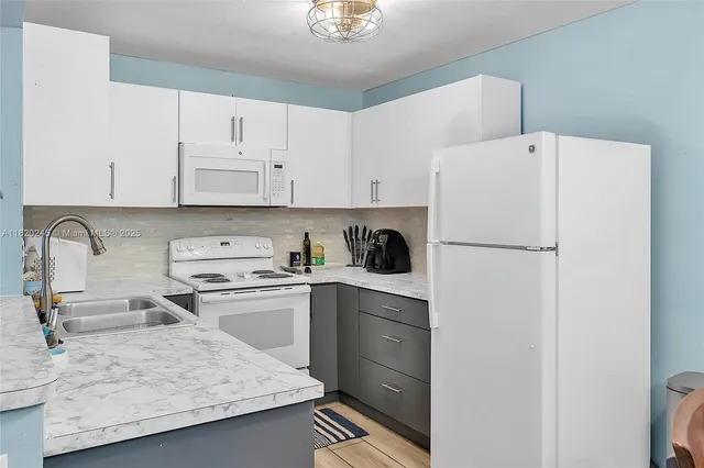 $264,000 | 251 Palm Circle West, Unit 207, Pembroke Pines, FL 33025