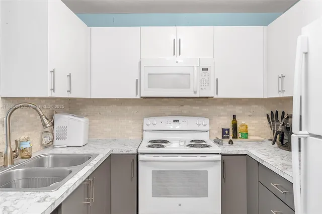 $264,000 | 251 Palm Circle West, Unit 207, Pembroke Pines, FL 33025