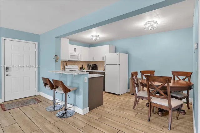 $264,000 | 251 Palm Circle West, Unit 207, Pembroke Pines, FL 33025