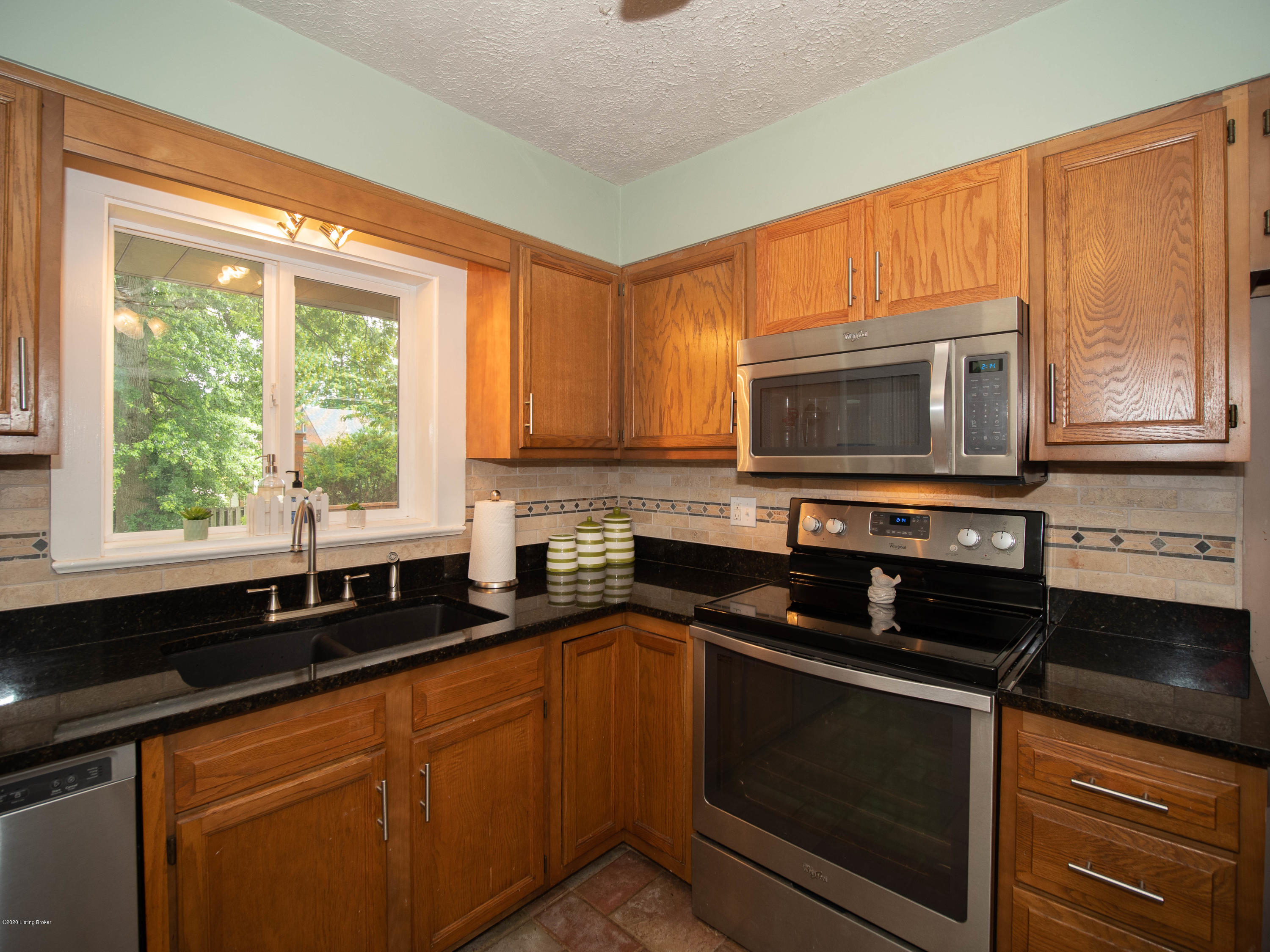 809 Ahland Road Louisville, KY 40207 - Photo 31 of 72 809 Ashland Road-27
