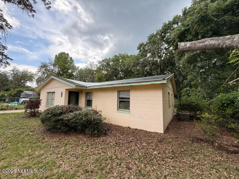 107 Woodlawn Road Satsuma, FL 32189 - Photo 2 of 13 IMG_3595 (1)