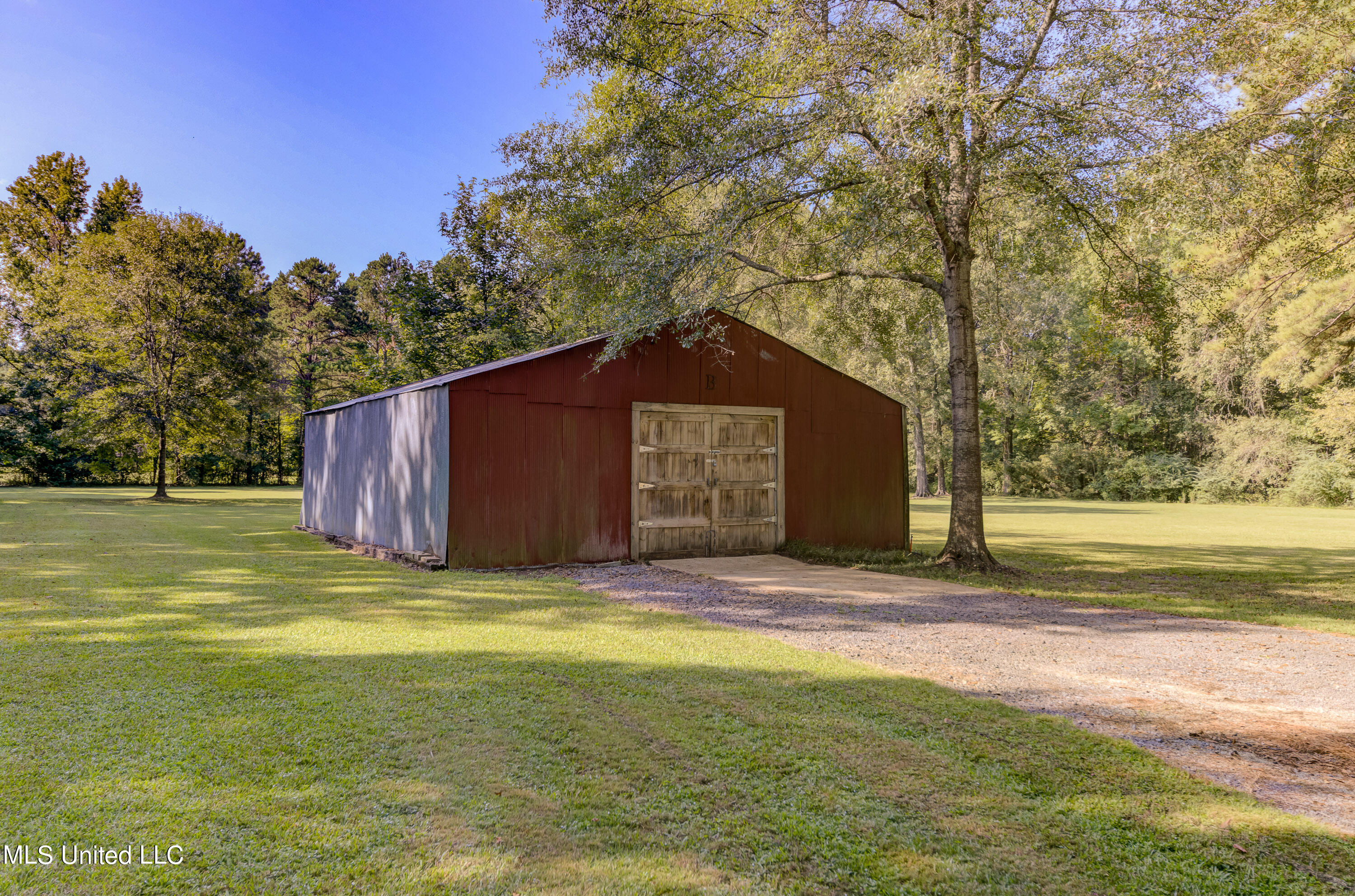 3379 Kimbell Road Terry, MS 39170 - Photo 6 of 36 Barn and shop