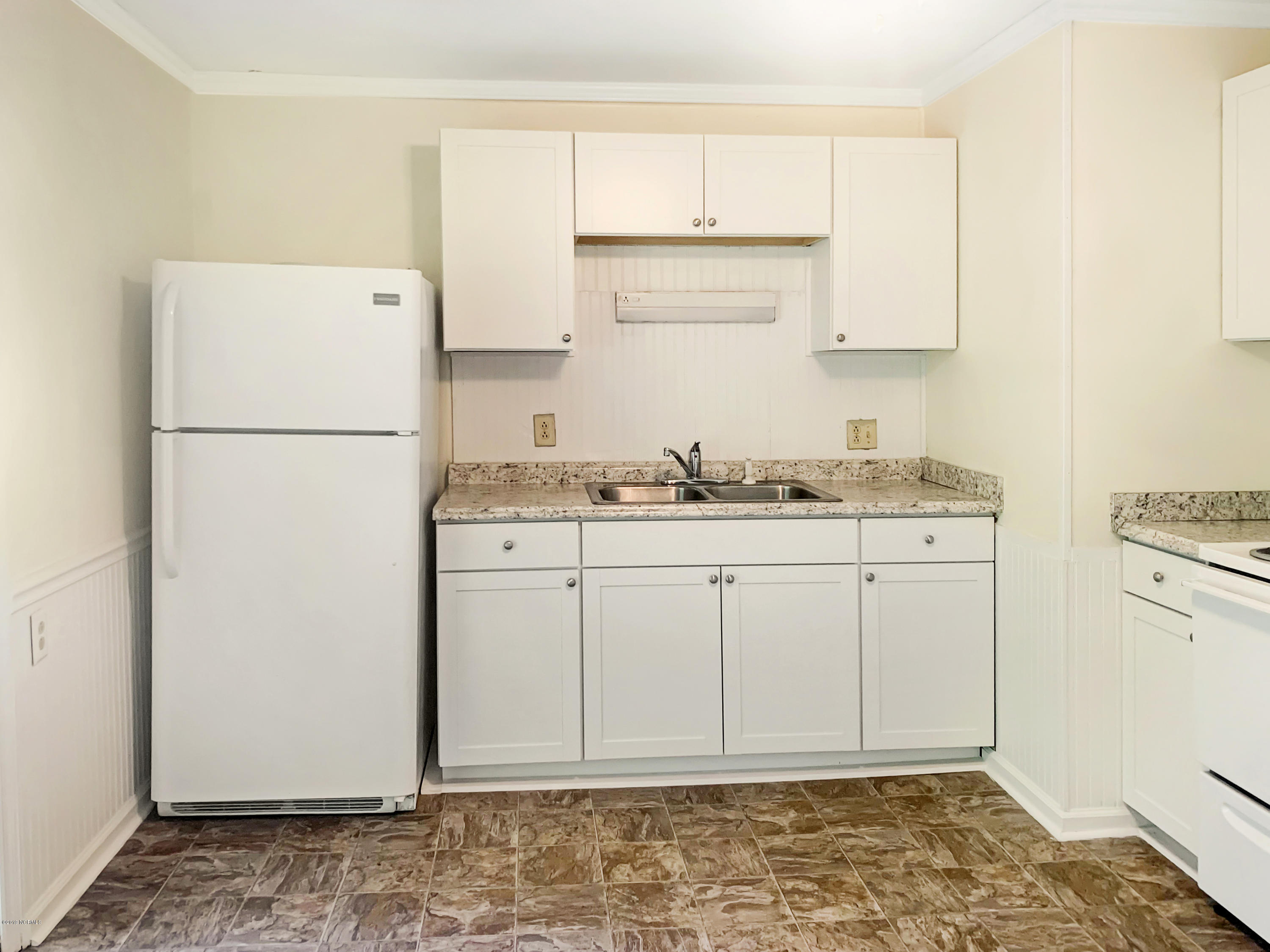 102 Pineview Road Jacksonville, NC 28546 - Photo 8 of 24 A7BA90A9-90A9-47C0-BDA9-8E14EB3B5204