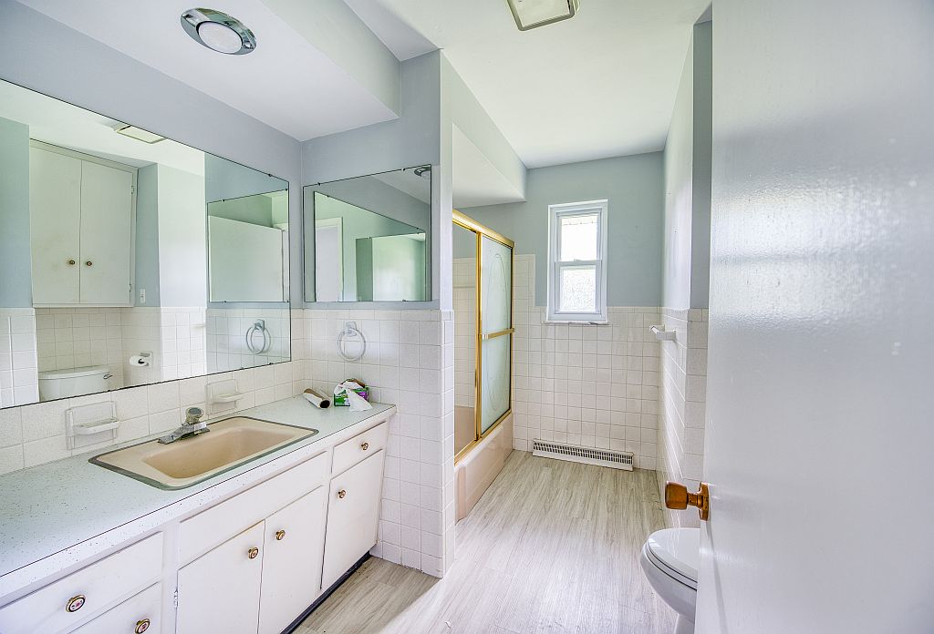 324 Beckenham Road Englewood, OH 45322 - Photo 15 of 26 This functional bathroom provides essential amenities for comfortable daily routines.