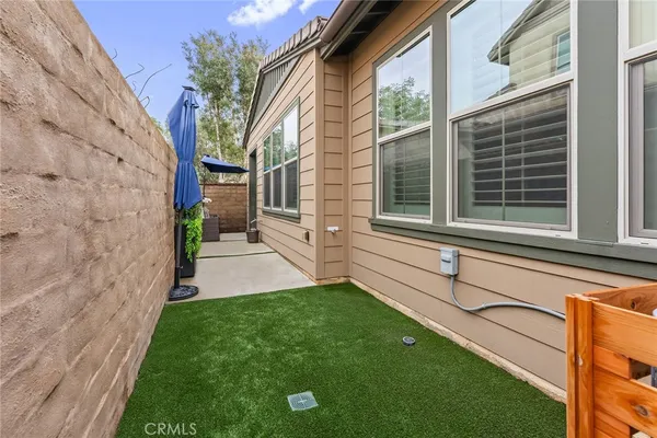 a view of house with backyard