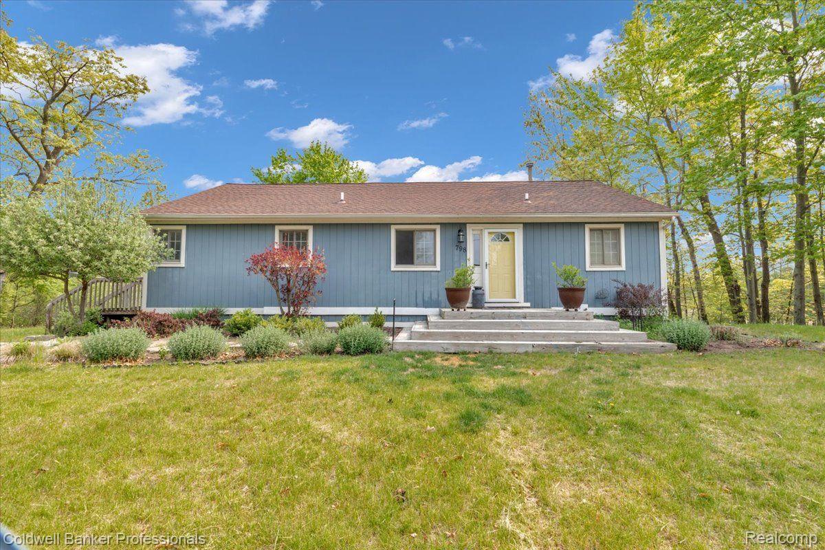 798 Gravel Ridge Road Leonard, MI 48367 - Photo 14 of 48 Gallery Image 14