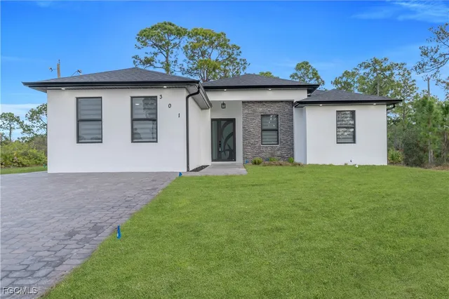 $369,999 | 301 East 17th Street, Lehigh Acres, FL 33972