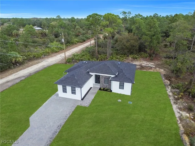 $369,999 | 301 East 17th Street, Lehigh Acres, FL 33972