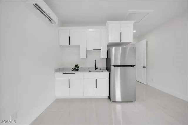 $369,999 | 301 East 17th Street, Lehigh Acres, FL 33972