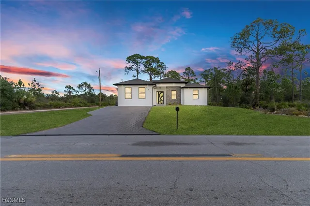 $369,999 | 301 East 17th Street, Lehigh Acres, FL 33972