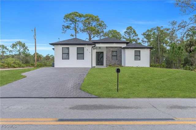 $369,999 | 301 East 17th Street, Lehigh Acres, FL 33972