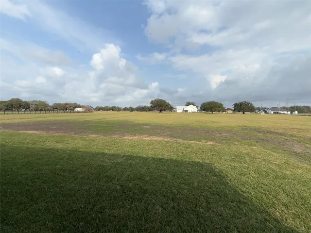 $679,000 | 1214 Quarter Horse Trail, Angleton, TX 77515