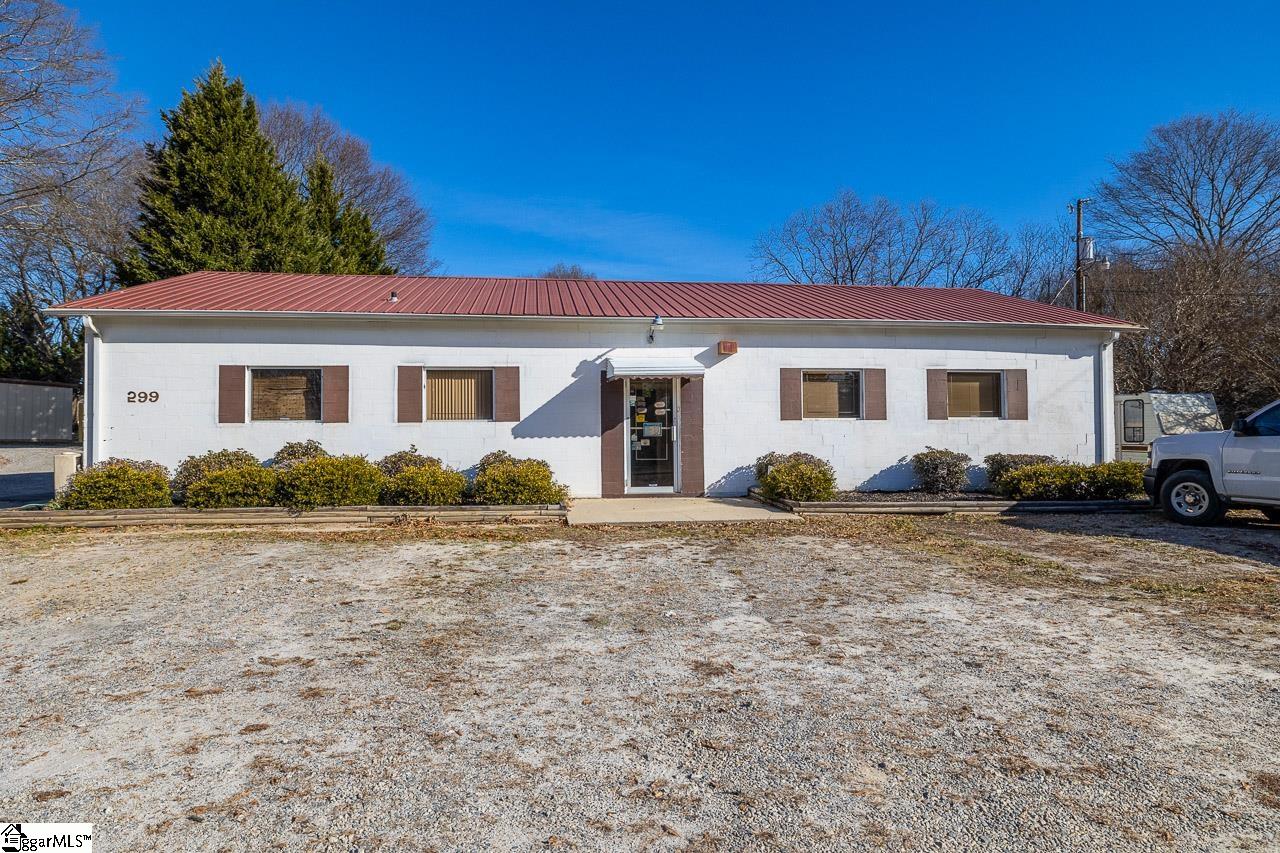 299 Fowler Road Simpsonville, SC 29681 - Photo 1 of 36 Gallery Image 1