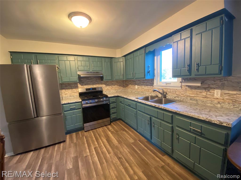 6169 Johnson Road Flushing, MI 48433 - Photo 2 of 28