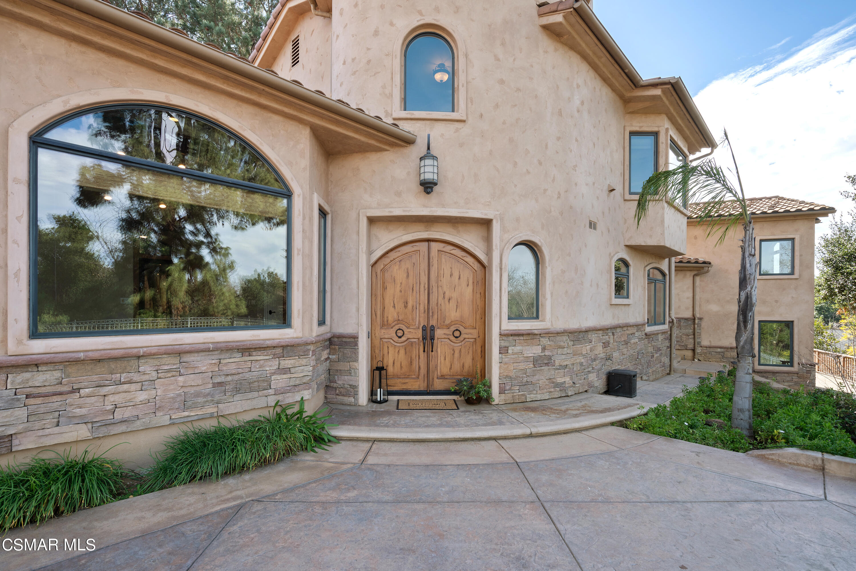 446 Rancho Road Thousand Oaks, CA 91362 - Photo 6 of 55 a front view of a house with a garden