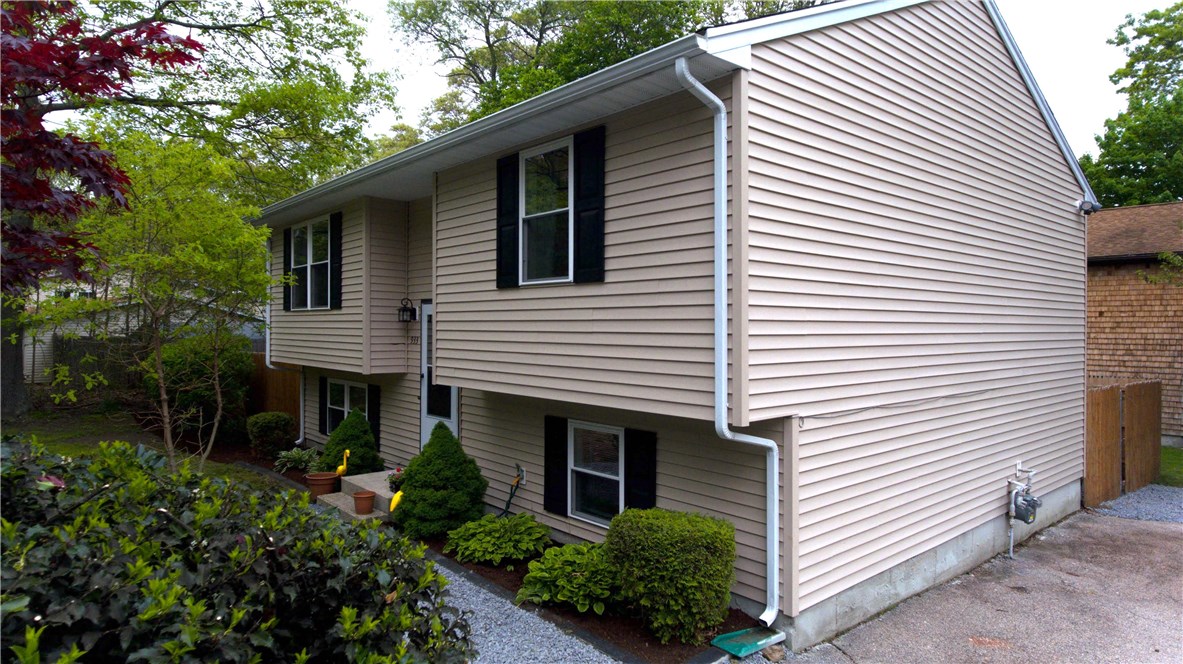 933 Middlebridge Road South Kingstown, RI 02879 - Photo 3 of 25 Gallery Image 3