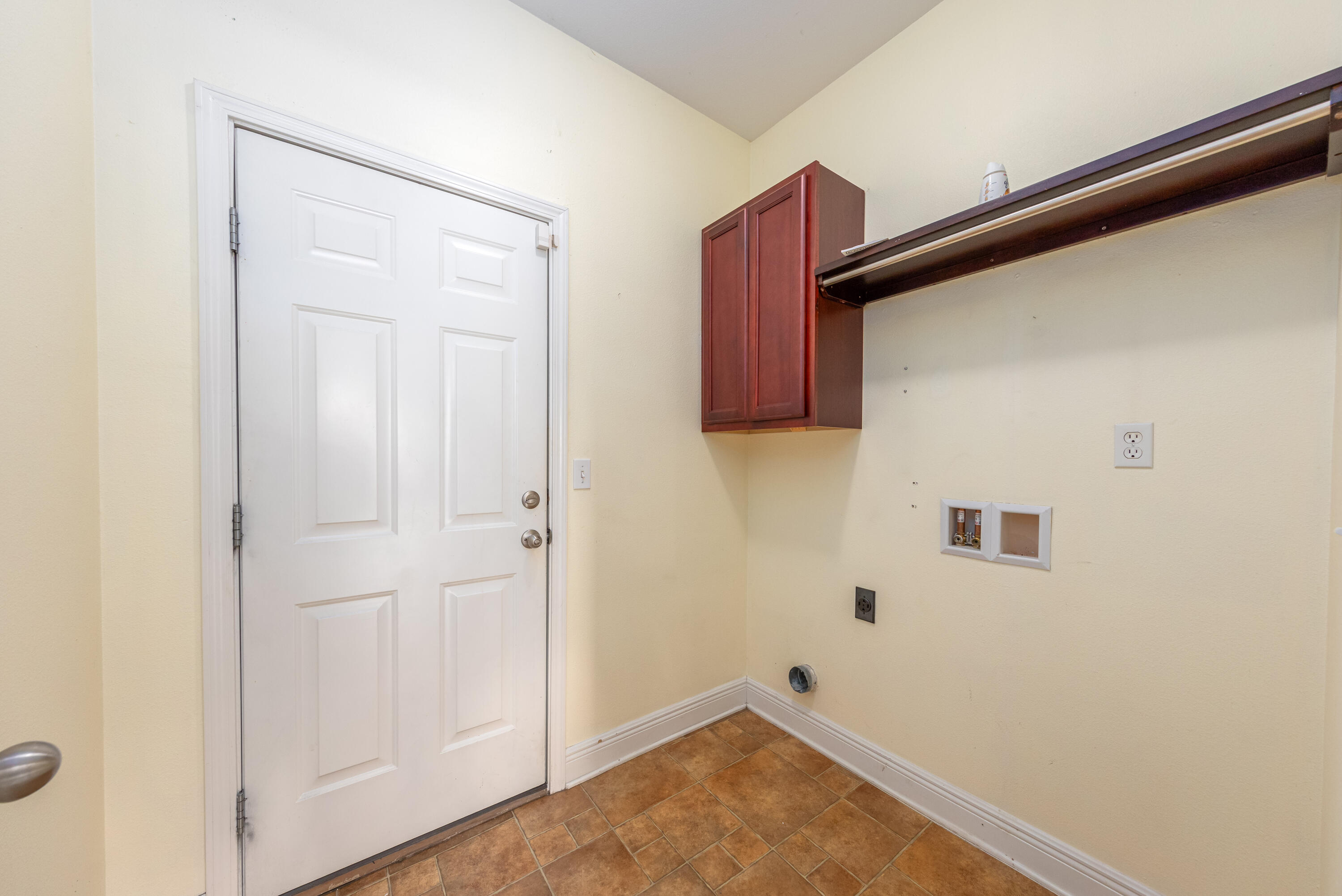 606 Rowan Circle Crestview, FL 32536 - Photo 15 of 24 a view of room