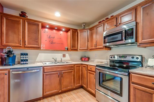 1083 General George Patton Road, Unit 1083 Nashville, TN 37221 - Photo 6 of 18 Totally renovated Kitchen with stainless steel appliances and hardwood floor.
